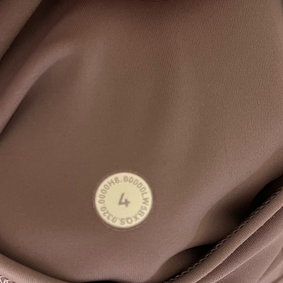 Lululemon leggings with pockets, size 4 - Picture 3 of 3